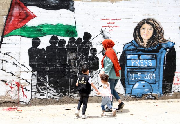 Israelul recunoaște că jurnalista Al Jazeera împușcată în confruntările cu palestinienii a fost, cel mai probabil, ucisă de trupele sale