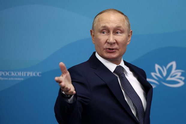 Redactorul-şef al ziarului Novaia Gazeta și jurnalistul condamnat la 22 de ani de închisoare, în vizorul lui Putin. Ce le reproșează liderul rus