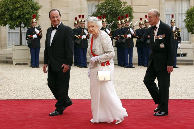 Ce trupă a vrut regina Elisabeta să asculte, în loc de muzică clasică, în timpul unui dineu cu fostul președinte francez Hollande