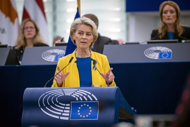Ursula von der Leyen spune că atacurile Rusiei asupra infrastructurii energetice ucrainene sunt „crime de război”