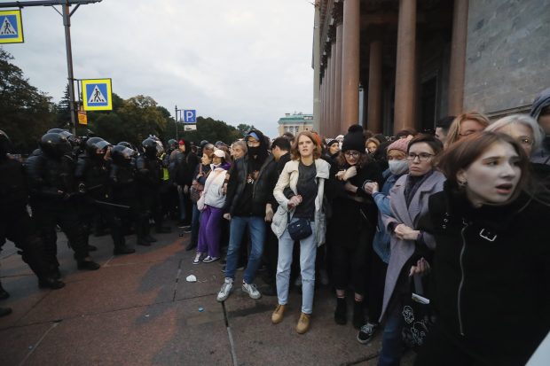 UE se pregătește pentru un val de migranți ruși care fug de mobilizarea anunțată de Putin. ”Va trebui să avem o poziţie comună”