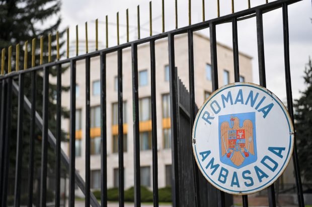 Rusia expulzează un membru al Ambasadei României la Moscova