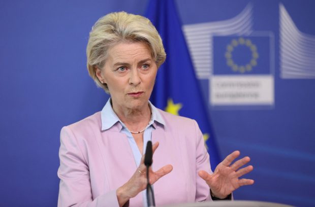 Comisia Europeană vrea ca ţările membre să-și diminueze consumul lunar de electricitate cu 5% în orele de vârf