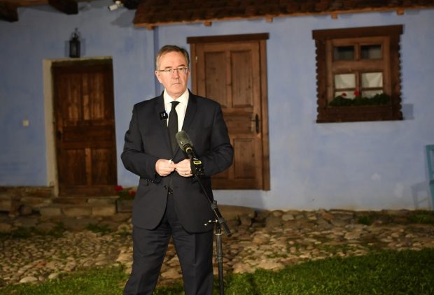 Ambasadorul Andrew Noble: Chiar dacă regina Elisabeta nu a vizitat România, a ştiut cum s-a dezvoltat în ultimii 32 de ani