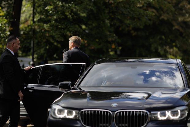 Când va începe marea tăvăleală a lui Iohannis? Întrebări cu BMW-uri 
