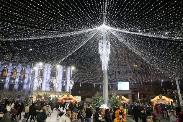 În Craiova se extinde iluminatul festiv în plină criză a energiei