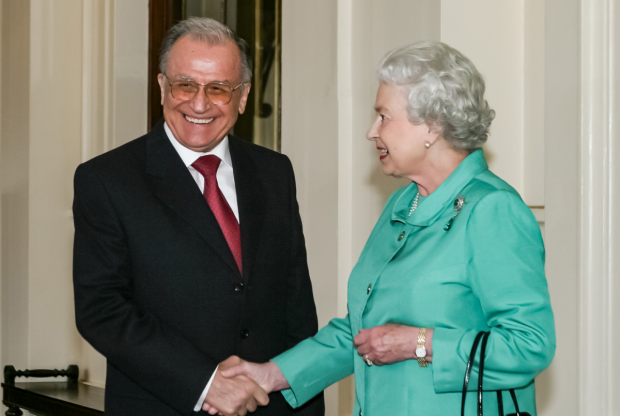 „Am avut ocazia să o cunosc și să discut”. Mesajul lui Ion Iliescu la moartea Reginei Elisabeta a II-a
