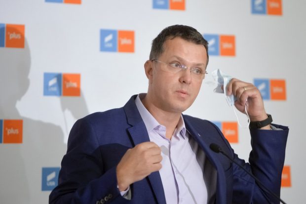 USR îi cere lui Nicolae Ciucă să anunțe planul pentru tăierea pensiilor speciale până pe 31 decembrie