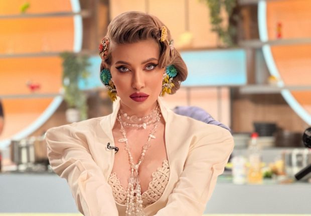 Iulia Albu își face injecții în cap cu propriul sânge. Cum a apărut vedeta, în mijlocul zilei, pe străzile din București