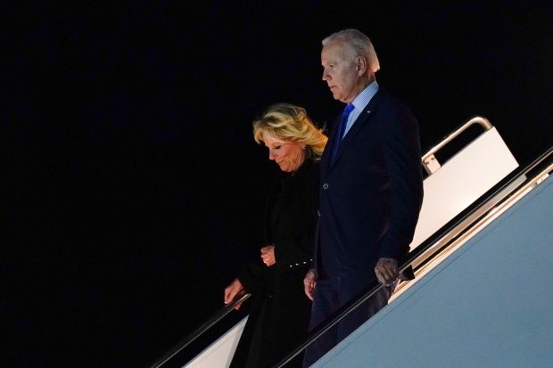 Liderii străini sosesc la Londra pentru înmormântarea reginei Elisabeta a II-a. Joe Biden se va reculege azi la sicriul suveranei
