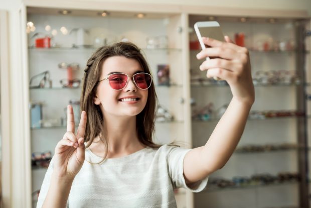 Oferta Fashion Days de azi – super reduceri la ochelarii de soare Guess