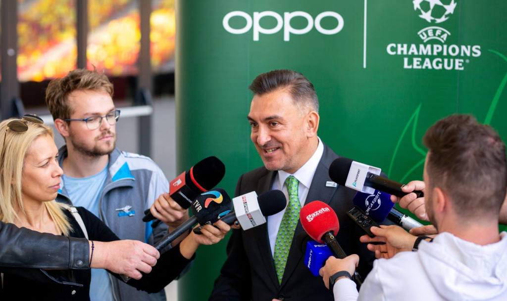 Studiu OPPO: Aproape jumătate dintre români urmăresc sport, meciuri și competiții pe smartphone, iar 6 din 10 români se uită la fotbal pe telefon