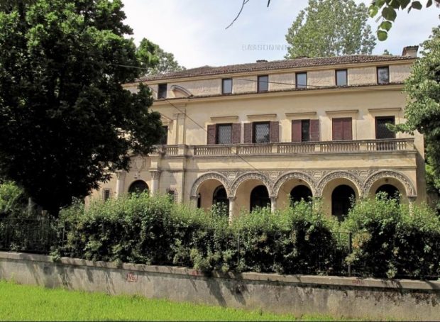 Palat de 6 milioane de euro, scos la vânzare în București
