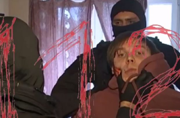 Un poet care a citit poezie anti război a fost bătut și violat cu o ganteră, chiar la el în casă, la Moscova, de forțele speciale ale poliției ruse