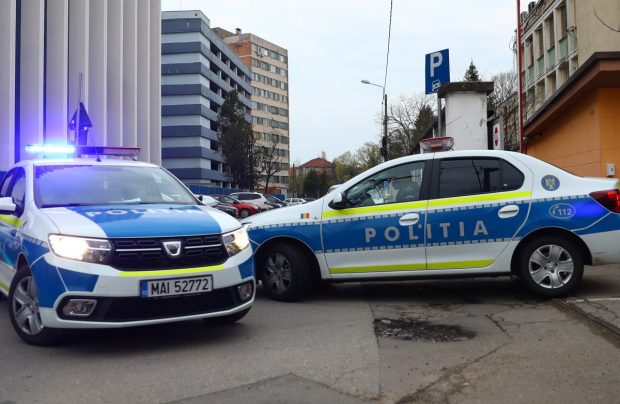 Elev din Arad, prins la școală cu un cuțit asupra sa. Profesoara sa a sunat la poliție