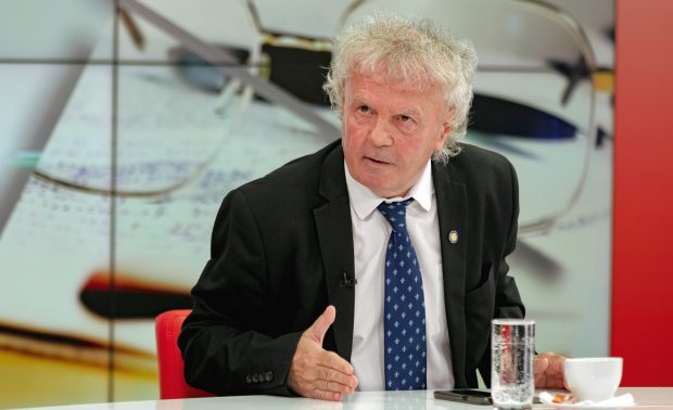 Ilie Dobre, episoade inedite din cariera celebrului comentator: „Veniseră cu cuțitele, au intrat peste mine în cabină și mi-au dat să beau pălincă”