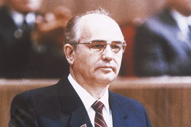 Copilăria şi ascensiunea neştiută a lui Mihail Gorbaciov. „Îmi aprinseseră la căpătâiul pătuţului o lumânare”