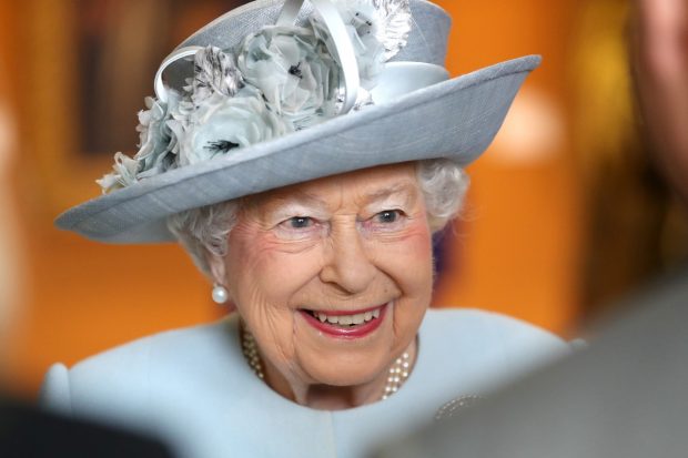 Un cuplu din Marea Britanie a primit o felicitare de la regina Elisabeta a II-a în ziua morții suveranei. ”Era semnată de mâna reginei”