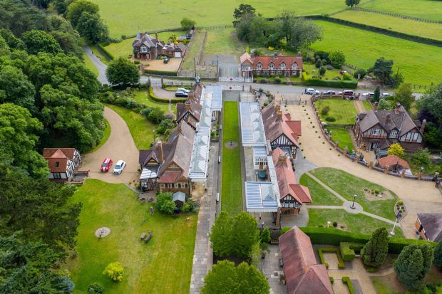 Regina Elisabeta oferă spre închiriere, pe site-ul Airbnb, cabana de pe domeniul Sandringham din Norfolk. Cât costă o noapte de cazare