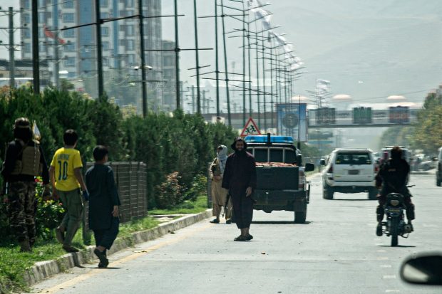 Doi angajați ai ambasadei Rusiei, printre cei șase morți în atacul sinucigaș de la Kabul
