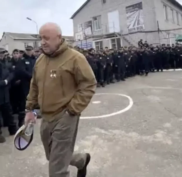 Cine sunt „cocoșii” recrutați de gruparea Wagner: „Sunt numai buni de săpat tranșee și spălat toalete”