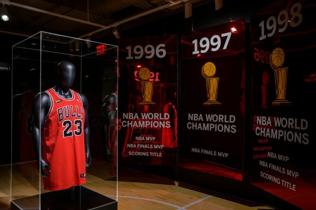 Tricoul lui Michael Jordan din timpul celui mai bun sezon al său în NBA, vândut cu 10 milioane de dolari