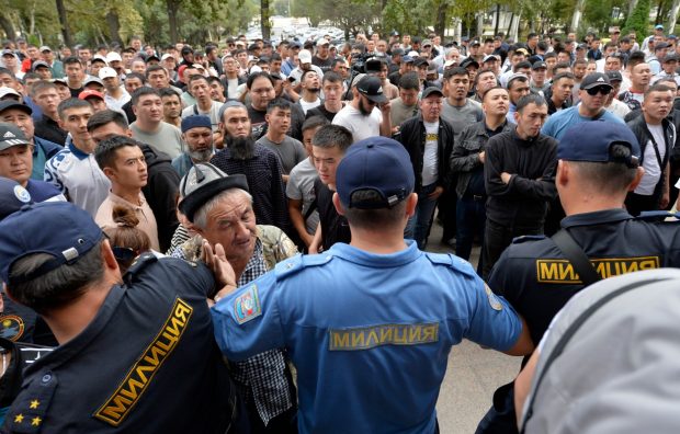 Cel puțin 24 de persoane au fost ucise în urma unor lupte izbucnite la granița dintre Kîrgîzstan și Tajikistan