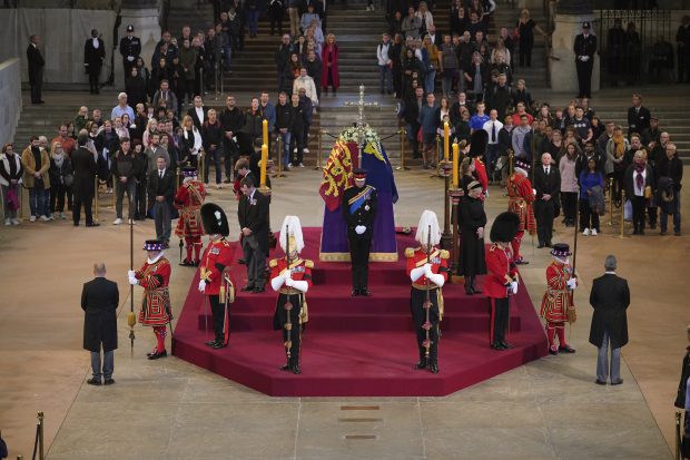 Înmormântarea reginei Elisabeta a II-a. Cum s-a transformat protocolul pentru funeraliile regale britanice în ultimul secol