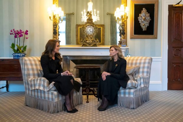 Olena Zelenska, primită de Prințesa Catherine la Palatul Buckingham. Este prima vizită a soției lui Zelenski în Marea Britanie de la începutul războiului