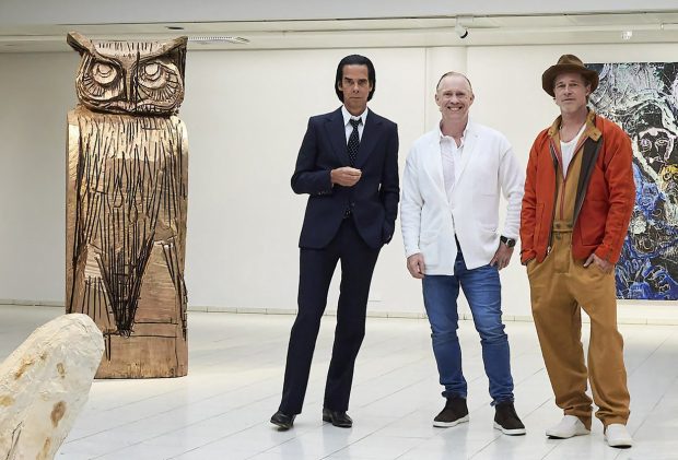 Brad Pitt, apariție surprinzătoare la un muzeu din Finlanda. Actorul şi-a expus pentru prima dată sculpturile