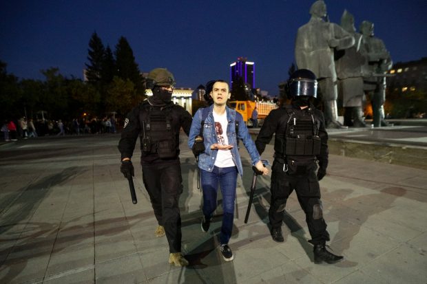 Primele proteste în Rusia, după ce Putin a anunțat mobilizarea parțială. Manifestanții sunt ridicați cu forța de poliție