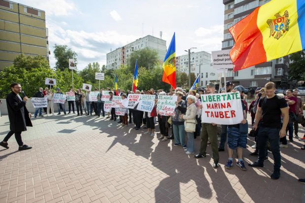 Protest la Chișinău. Mii de oameni i-au cerut demisia președintei Maia Sandu