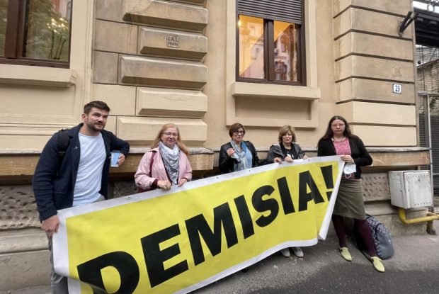 Protest la Ministerul Educației. Se cere demisia lui Sorin Cîmpeanu, care este acuzat de plagiat