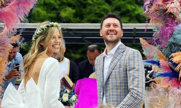 Roxana Hulpe s-a căsătorit civil. Prezentatoarea de la Pro TV și Bogdan Rădulescu au făcut petrecerea pe lac, la Cluj-Napoca