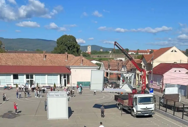 Școală în containere, la Alba. Soluția găsită de autorități din cauza lipsei de spațiu