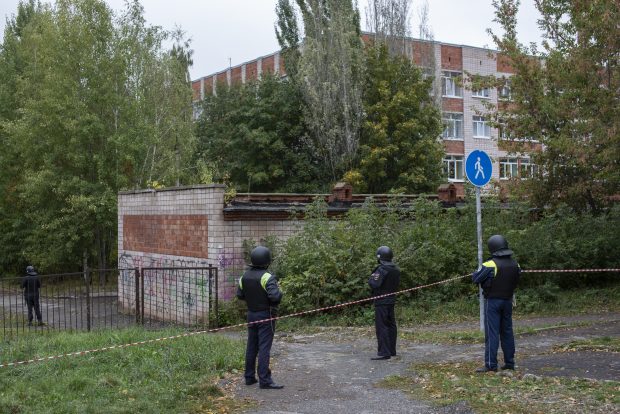 Cel puțin 13 morți, printre care 7 copii, după un atac armat la o școală din Ijevsk. Reacția lui Vladimir Putin