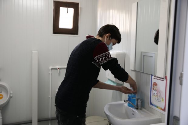 Mesajul unei activiste care a ajutat la construirea mai multor toalete în școlile sărace din țară pentru Sorin Cîmpeanu