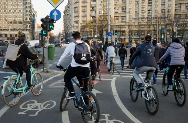 România se află în topul producătorilor de biciclete din Europa, dar avem una dintre cele mai aglomerate capitale din lume. Cum au reușit alții să promoveze mersul pe două roți
