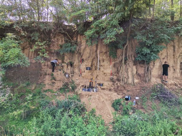 Un sit arheologic din paleolitic, posibil singurul din țară, a fost descoperit în Vrancea