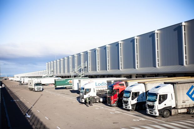 Două șoferițe românce de TIR arestate în Spania, unde furau din marfa pe care o transportau cu camionul