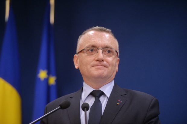 Moţiune simplă împotriva lui Sorin Cîmpeanu după acuzaţiile de plagiat, depusă de USR şi Forţa Dreptei. Când se votează