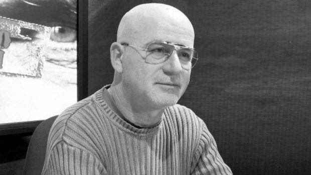 Interlopii i-au aruncat unui jurnalist o pisică moartă pe mormântul soției. Ce s-a întâmplat mai departe
