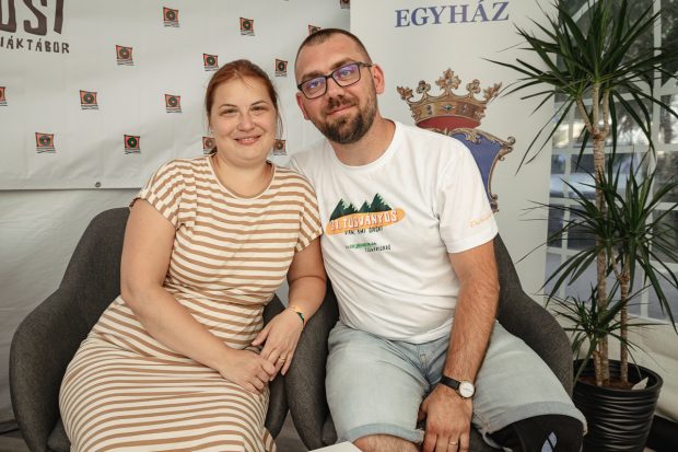 Viața unei femei care este preot într-o biserică din România. „Vorbește altfel decât un bărbat, discursul ei e mai apropiat de problemele vieții”