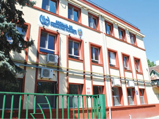 Bătaie la Spitalului de Pediatrie din Ploiești. Tatăl unui copil care aștepta pe hol a agresat un agent de pază