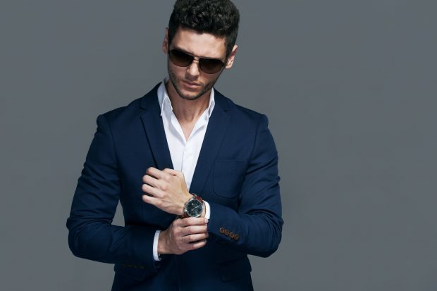 Super reduceri la ceasuri și ochelari de soare la 13 ani de WatchShop- oferta de azi, 14 septembrie