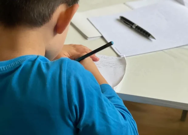 Ce efecte au temele pentru acasă asupra elevilor și ce pot face părinții. Studiu Oxford Learning: teme multe, performanță scăzută