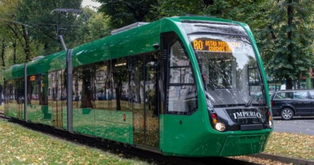 Întârziere la recepția tramvaielor noi de la Astra Arad. Nicușor Dan: „Vor ieși pe stradă în aproximativ o lună”