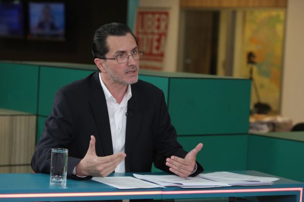 Vasile Bănescu, replică pentru ÎPS Teodosie: „Invocarea aprinderii Sfintei Lumini e compromițătoare. Trădează o perfidă gelozie”