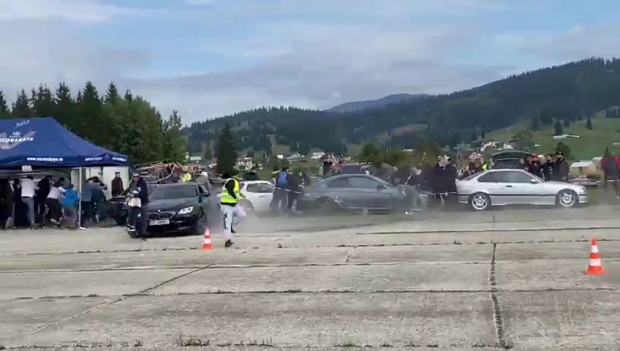 Accident la un raliu din Suceava. Un tânăr a fost rănit de o maşină scăpată de sub control