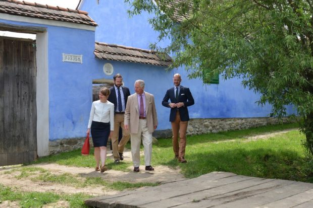 Pentru prima oară în istorie, regele Angliei va avea o casă și în România. Cum arată „Casa albastră” din Viscri